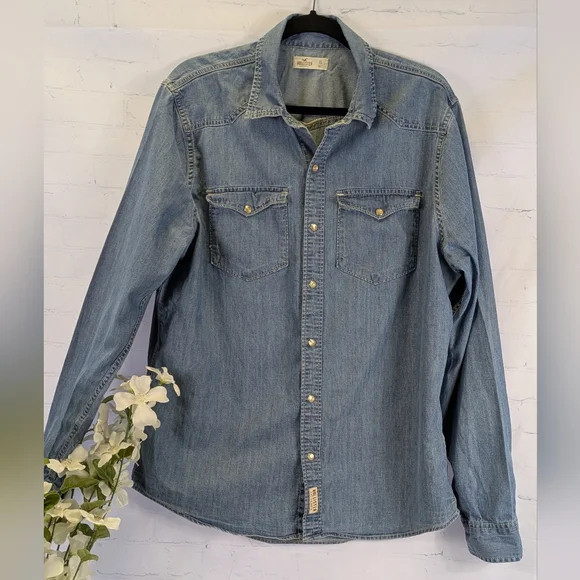 Hollister Light Blue Denim Shirt - Picture 1 of 7